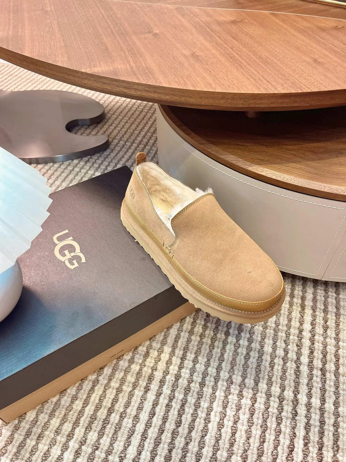 【UGG】 P: 520💰 Size: 39-45 2025 new style 𝑼𝑮𝑮•Men's ◾️. Men's winter snow boots and fur shoes. The matching coefficient is also 100%. 💥Good-looking✨Fully fashionable and full of aura when put on📈 Upper: High-quality cow suede Lining: Sheep fur integrated🐑Wool lining Outsole: EVA anti-slip outsole.